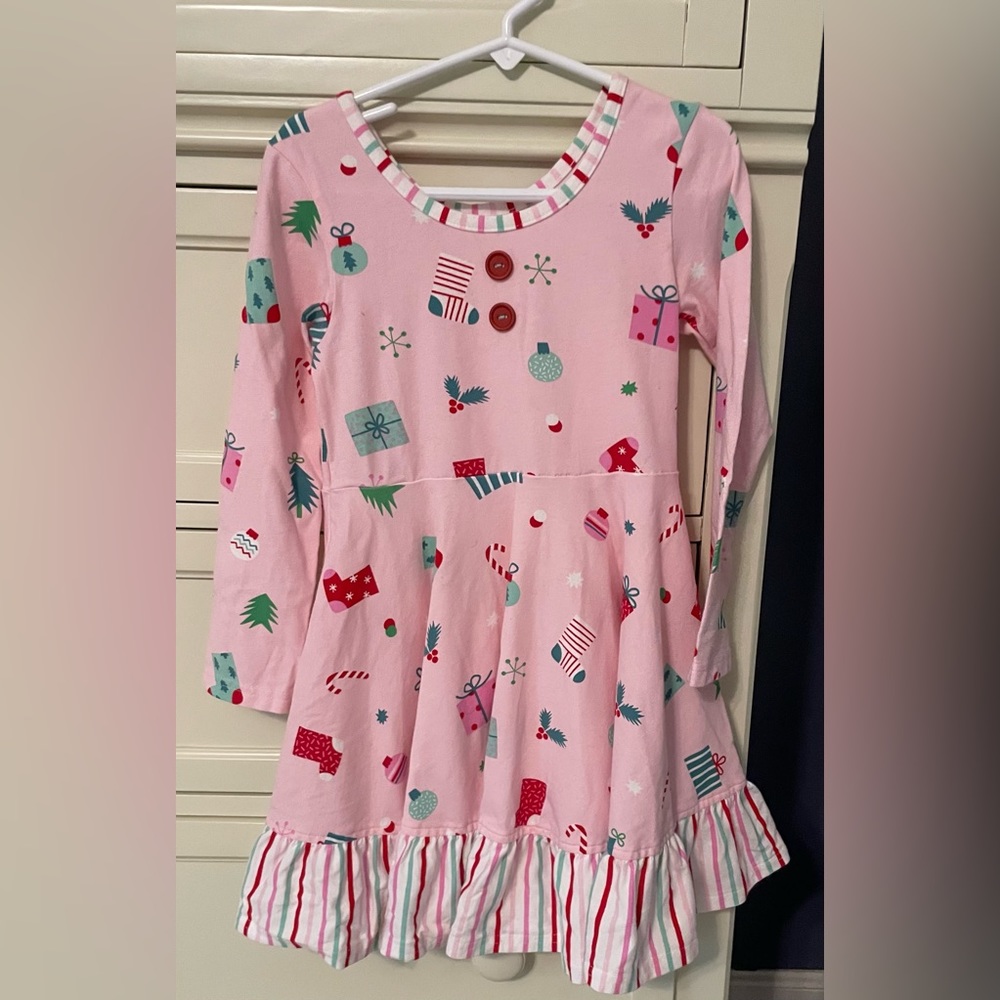 Eleanor Rose dress. Gently worn, never placed in the dryer. No stains, size 5-6